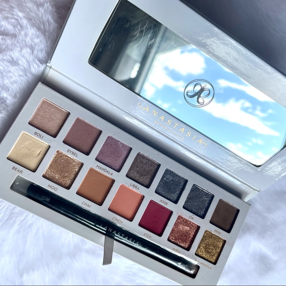 Carli Babel x ABH eyeshadow palette